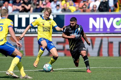 Midtbanespilleren Jamie Jacobs (i midten) har spillet for Cambuur og AZ. (Arkivfoto).