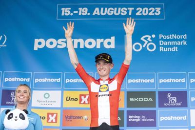 Uno-X er partner hos Danmarks Cykle Union (DCU) og kan ses på podiet bag vinderen af hver etape i PostNord Danmark Rundt, men cykelløbet forsøger at blive grønnere, siger eventchef.