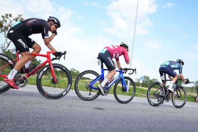 Cykelrytterne under PostNord Danmark Rundt skal have masser af energi undervejs for at kunne klare de lange etaper. (Arkivfoto).