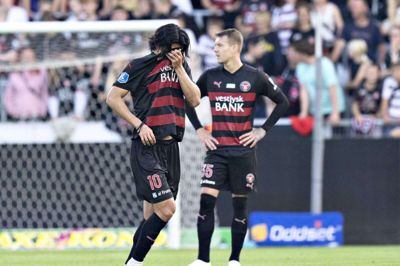 Gue-sung Cho ærgrer sig, da han må forlade banen efter bare 20 minutter af opgøret mod Brøndby. Han pådrog sig en baglårsskade og misser aftenens vitale opgør mod Legia Warszawa. Foto: Henning Bagger/Ritzau Scanpix