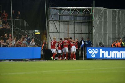 Vejle-spillerne jubler over en scoring i Odense.