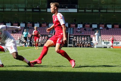 Herningensiske Mads Nybo Lauritsen scorede et seværdigt mål for det danske U19-landshold mod Polen og blev dansk matchvinder. Det var hans ungdomslandskamp nummer 21 og blot hans andet mål. Foto: Chresten Bergh