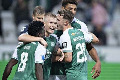 Viborgs spillere jublede efter scoringen til 1-0 mod AGF i søndagens sene kamp i Superligaen. Viborg endte med at vinde kampen 2-1.