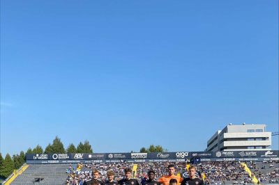 På det solbeskinnede Estadio Municipal de Famalicão leverede disse unge ulve et fint comeback mod de portugisiske U19-mestre. Bagest fra venstre er det: Malte Melin, Christian Bøje Jørgensen, Gustav Bjerge, Stanley Iheanacho, Nicholas Beetson og anfører Julius Voldby. Forrest fra venstre: Jonathan Lindekilde, Daniel Freyr Kristjánsson, Adam Nygaard Andersen, Mikel Gogorza og Alamara Djabi. Foto: FC Midtjylland