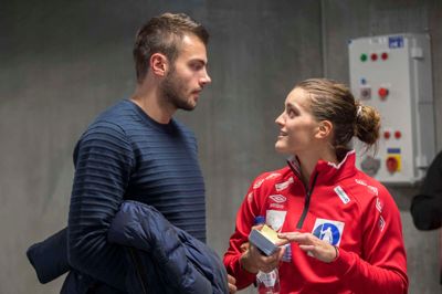 Tidligere HC Midtjylland-spiller Eivind Tangen og Ikast-anfører Stine Skogrand har to børn sammen. Parret valgte at blive forældre i en ung alder, selvom det for hendes vedkommende begge gange kostede dårlig samvittighed i forhold til klubben og holdkammeraterne.