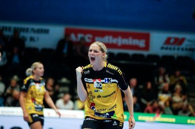 Fan-favoritten Sarah Iversen vil fortsat kunne juble i IBF Arena nogle år endnu.