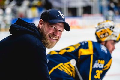 I 10 år har fysioterapeut Christian Bo Poulsen (t.v.) været i sportens verden. I sommer forlod han Ikast Håndbold og er nu fysisk træner i Herning Blue Fox. Foto: Daniel André Stentz