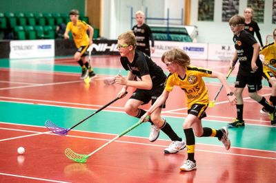 Sportscenter Herning er ved at udvikle sig til et centrum for floorball-sporten. Fredag, lørdag og søndag spilles der seks U19-landskampe i den nye arena.