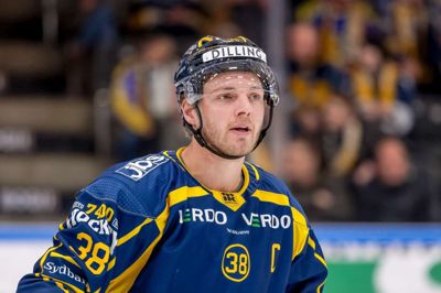 Kaptajn Morten Poulsen blev matchvinder i overtiden, da Herning Blue Fox tirsdag slog Aalborg Pirates 2-1 i Kvik Hockey Arena.