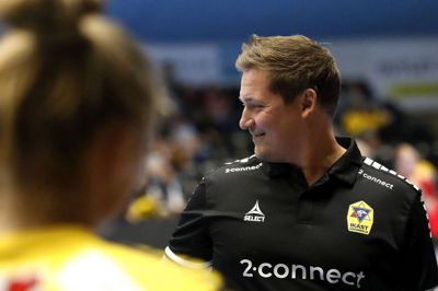 Kasper Christensen ser en god udvikling på det danske kvindelandshold, der tog VM-bronze i 2021 og EM-sølv sidste år. Han forudser derfor, at det danske hold når VM-finalen for første gang siden 1997.