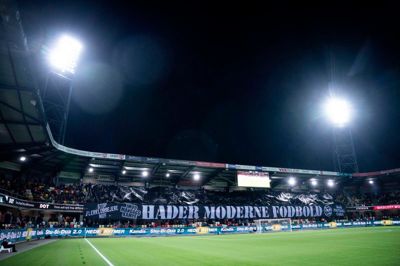 Silkeborgs hjemmepublikum lufter deres holdninger før superligakampen mellem Silkeborg IF og FC Midtjylland på Jysk Park. Foto: Bo Amstrup/Ritzau Scanpix
