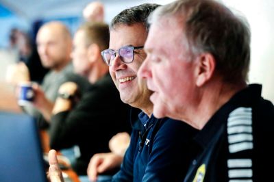 Carsten Georgsen (i.m.) har fra denne sæson lagt stemme til en stribe kampe i IBF Arena med sin gode ven, Kim Nielsen, ved musikken. Makkerparret fra Hammel styrer også speak og musik, når det danske kvindelandshold spiller ved VM i Boxen. Foto: Chresten Bergh
