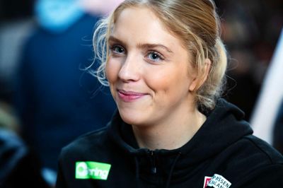 Julie Scaglione ser frem til oplevelserne i Jyske Bank Boxen med julelys i øjnene. Teenageren forsøger at suge alle de store indtryk til sig.