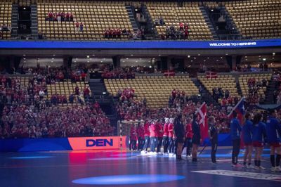 Til Danmarks kamp mod Chile var der 7122 tilskuere på tribunerne. Der er plads til 12.500 i Boxen i Herning under VM.