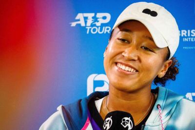 Naomi Osaka har før haft angst for pressemøder, men hun virkede afslappet, da hun mødte pressen før sit comeback i Brisbane.