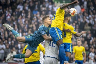 Brøndby-truppen mødte mandag ind til årets første træning, men frost i banen har betydet, at holdet allerede på onsdag drager til London. (Arkivfoto).