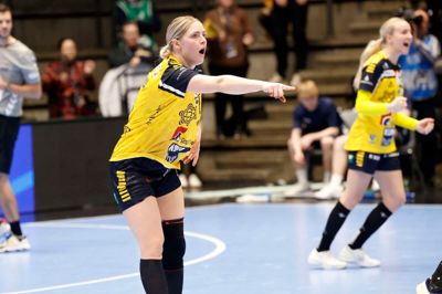 Sarah Iversen forsøgte at motivere holdet, som ikke ramte sit topniveau mod Team Esbjerg.