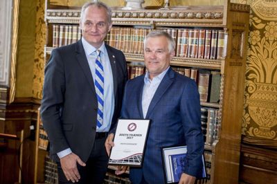Henrik Thorsøe Pedersen (til venstre) er ikke længere formand for Dansk Tennis Forbund. (Arkivfoto).
