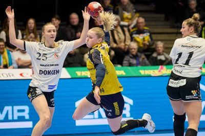 Hverken Emma Lindqvist personligt eller Ikast Håndbold kollektivt ramte det bedste niveau, da midtjyderne var på besøg hos de tyske mestre Bietigheim og tabte 27-29 i den første playoff-kamp.