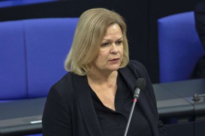 Ifølge Tysklands indenrigsminister, Nancy Faeser, vil der indføres midlertidig grænsekontrol under sommerens EM. (Arkivfoto).