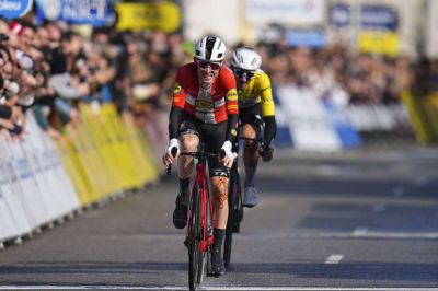 Mattias Skjelmose udgik af stort løb i Belgien, men arbejdsgiveren meldte senere danskeren i god behold. (Arkivfoto).