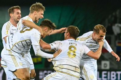Saarbrückens spillere gik amok af glæde, da de slog Bayern München ud af den tyske pokalturnering i november sidste år. (Arkivfoto).