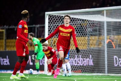 Mads Kristian Hansen (t.h.) har i denne sæson været plaget af en fodskade, men nu er ikastboen atter på rette vej for FC Nordsjælland. Her fejrer han den ene af sine to scoringer i superligakampen 4. marts mod Silkeborg. Foto: Dejan Obretkovic/Ritzau Scanpix