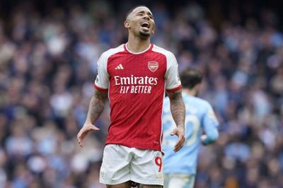 Gabriel Jesus spiller stadig med smerter efter knæskade. (Arkivfoto).