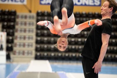 Træneren må trække snuden til sig, da Nordsjælland TeamGym fyrer sin baneserie af. Der er fart over feltet.