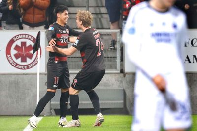 Der var jubel på MCH Arena, da FC København gæstede Herning for godt en måned siden. Her er Oliver Sørensen første gratulant hos Dario Osorio, efter at stortalentet fra Chile har scoret til 2-0.