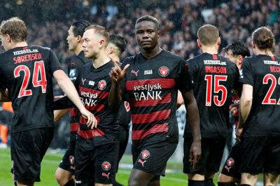Franculino Djú (i.m.) og holdkammeraterne jubler over angriberens matchvindende scoring i braget mod Brøndby. FCM-mandskabet er pisket til at levere flere store præstationer i mesterskabsspillets slutspurt.