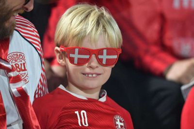 Danske fodboldfans kan glæde sig over, at U17-landsholdet har hentet fire point i to kampe i EM-gruppespillet indtil videre. (Arkivfoto).