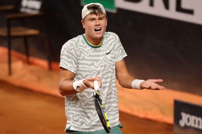 Tennisspilleren Holger Rune er en af de danske sportsstjerner, som står frem og fortæller om de trusler og hadefulde kommentarer, han får på de sociale medier. (Arkivfoto).