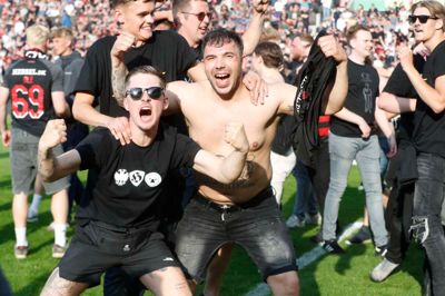 Fansene har været i topklasse i denne sæson. Aldrig har der været flere tilskuere på MCH Arena. Men hvem har været bedst på banen? Giv din stemme.