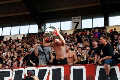 Fansene har skabt mesterlig stemning på lægterne i den forgangne sæson, og supporterne fik fuld valuta for indsatsen i sidste spillerunde, hvor det hele kulminerede i guldrus.