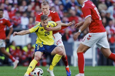 Rasmus Nissen Kristensen forsøgte at holde styr på de svenske angribere.