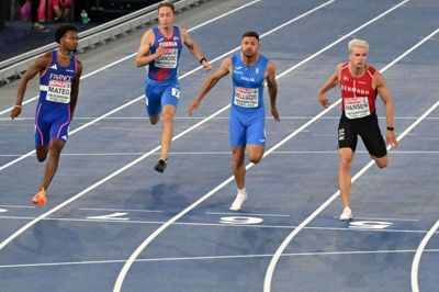 Simon Hansen (yderst t.h.) er klar til sin anden finale ved EM i atletik i Rom, Italien. Sammen med resten af det danske stafethold er han nemlig i finalen på 4x100 meter. Foto: Andreas Solaro/Ritzau Scanpix