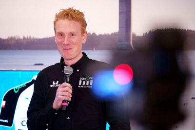 Christian Moberg er sportsdirektør for Skive-mandskabet Coloquick Cycling. Han ser frem til en DM-fest i Herning, hvor de professionelle ryttere skal have kamp til stregen af de hjemlige deltagere.