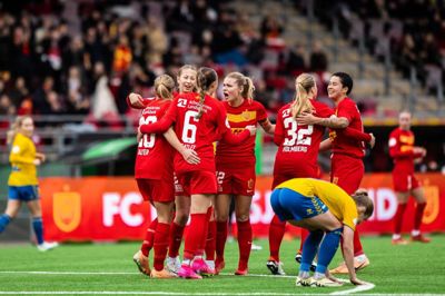 FC Nordsjælland jubler, efter at Anna Walter (nummer 20) har udlignet til 2-2 mod Brøndby i marts. Det opgør vandt Brøndby dog 3-2 i Farum. Nu mødes de to hold i pokalfinalen i Herning.