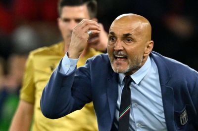 Italiens cheftræner, Luciano Spalletti, lignede flere gange i anden halvleg, at han var ved at tabe besindelsen mod Albanien. Italien skal være mere direkte, når holdet skal op imod Spanien, siger han.