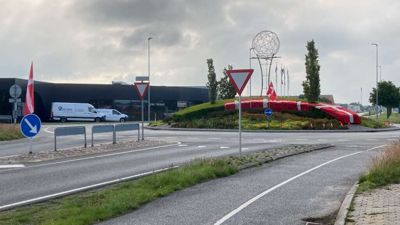 Stoppested Herning Kendt »cykeltosse« pynter rundkørsel til DM-løb i Herning