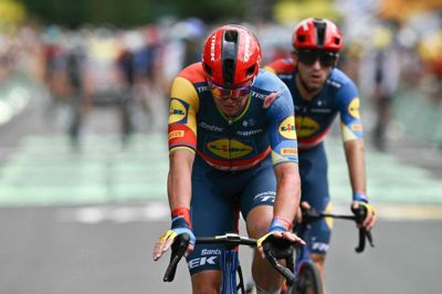 Mads Pedersen var forslået, da han kørte over målstregen på 5. etape.