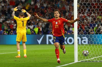 Mikel Oyarzabal omsatte et fladt indlæg til mål på kanten af offside og gjorde sig selv til matchvinder i EM-finalen.