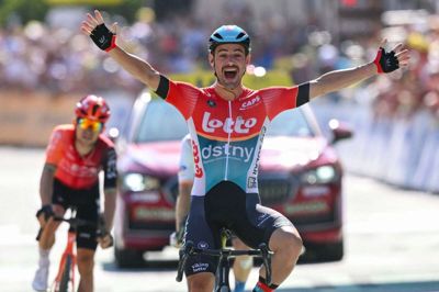 Victor Campenaerts fejrer karrierens første Tour-sejr.
