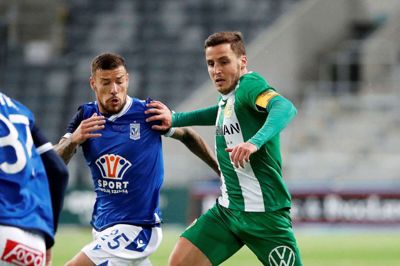 Jeppe Andersen (til højre) ses her i en kamp for Hammarby. De seneste sæsoner har han spillet i norske Sarpsborg. Nu går turen til Silkeborg. (Arkivfoto).