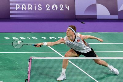 Anders Antonsen vandt i to sæt over Filimon Collins.