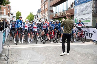 Herning City Gadeløbet har været gennem en lidt urolig perioder med skiftende terminer og et felt uden de store stjerner. I år er Herning Cykle Klub lykkedes med at skaffe danske stjerner til løbet, der for første gang køres en lørdag.