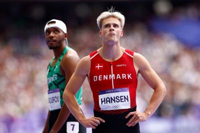 Simon Hansen var skuffet, da han havde krydset målstregen på det franske nationalstadion Stade de France og kunne konstatere, at han blev nummer syv i sit indledende heat.