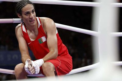 Imane Khelif kan smile, efter at hun har vundet over Anna Luca Hamori fra Ungarn.