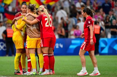 Der var fælleskram efter Canadas fodboldkvinder røg ud i kvartfinalen til Tyskland ved OL.
